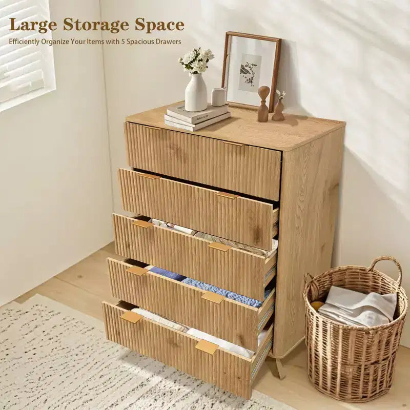 Comò scanalato a 5 cassetti per camera da letto, cassettiera moderna alta 47" in legno, organizzatore a cassetti per camera da letto, soggiorno, corridoio, ingresso