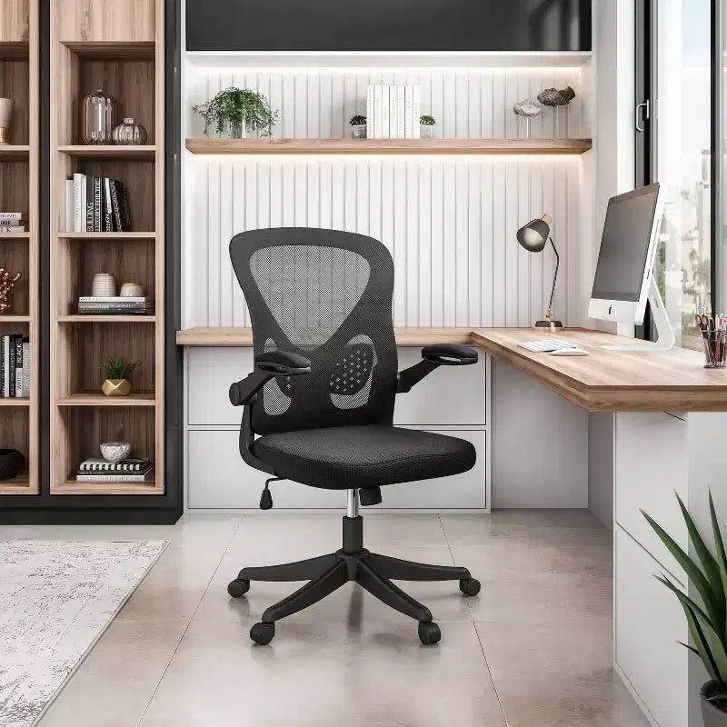 Sedia da Ufficio Girevole Ergonomica con Braccioli Ribaltabili, Schienale in Mesh, Regolabile, Telaio in Nylon, Nera